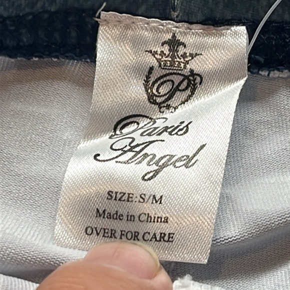 NWT Paris Angle Ripped Jean With Bedazzle Size Small - Picture 17 of 17